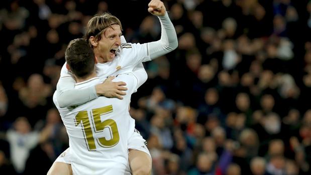 El Bernabéu corea el nombre de «El Pajarito»