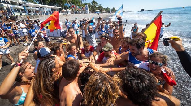 Histórico oro de España en la competición por relevos en los Mundiales de SUP y Paddelboard