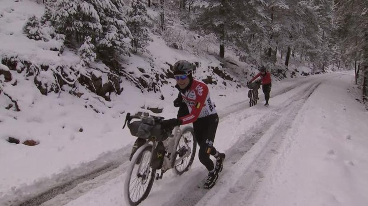 Wellens y De Gendt recorren la España vacía y promocionan #TeruelExiste