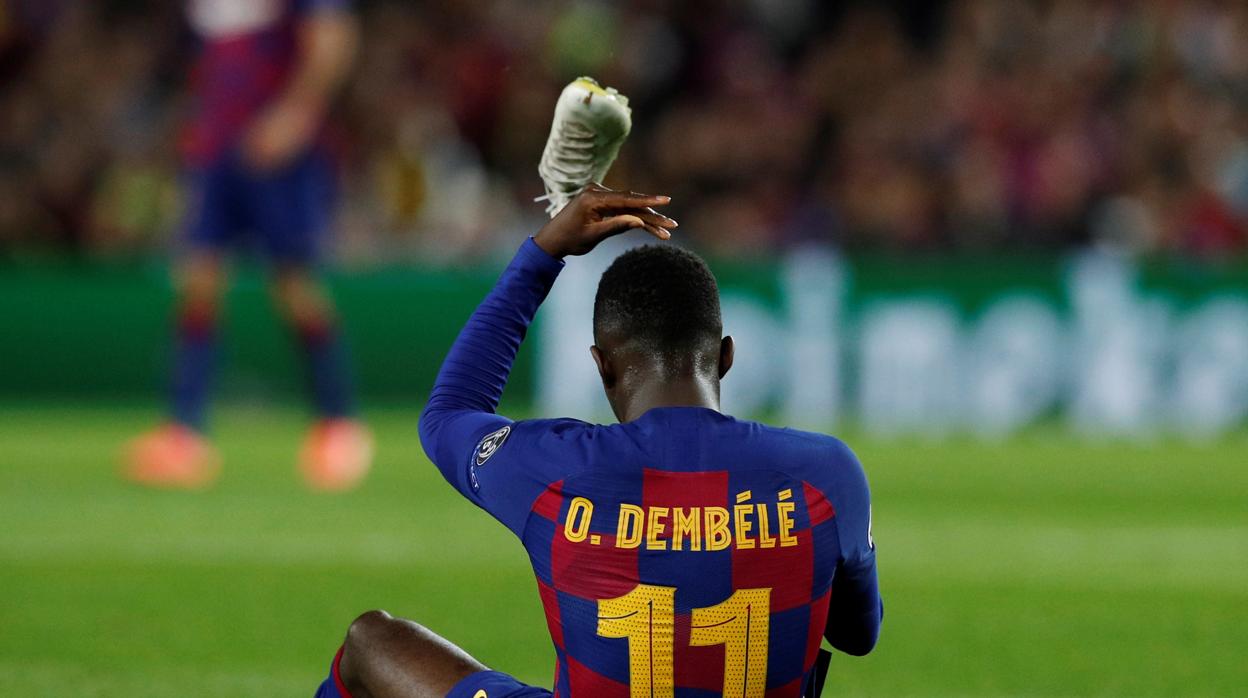 Dembélé lanza la bota tras notar la molestia en su pierna