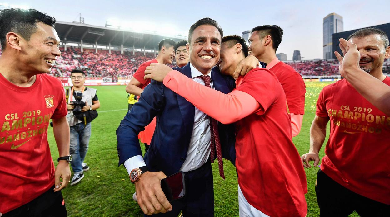 Cannavaro, felicitado por sus jugadores