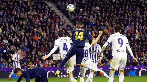 El Madrid del gol cooperativo vuelve a ser líder