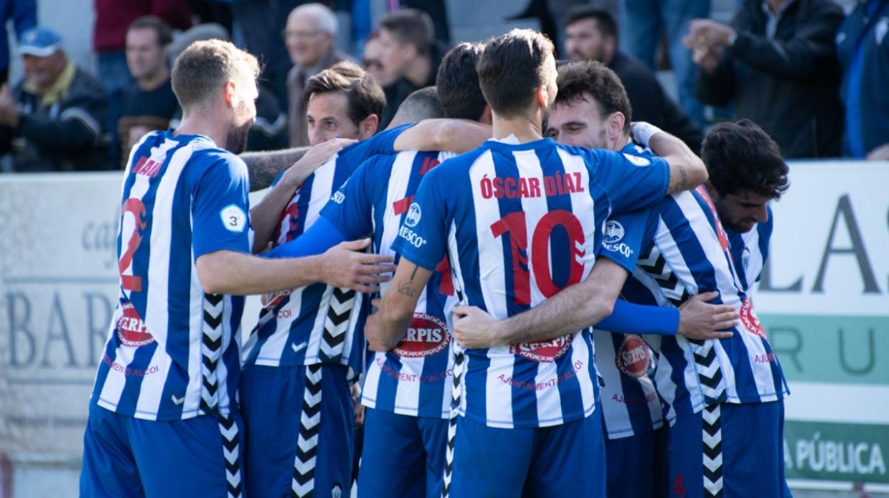 Los jugadores del Alcoyano celebran un gol ante el Eldense en la última jornada