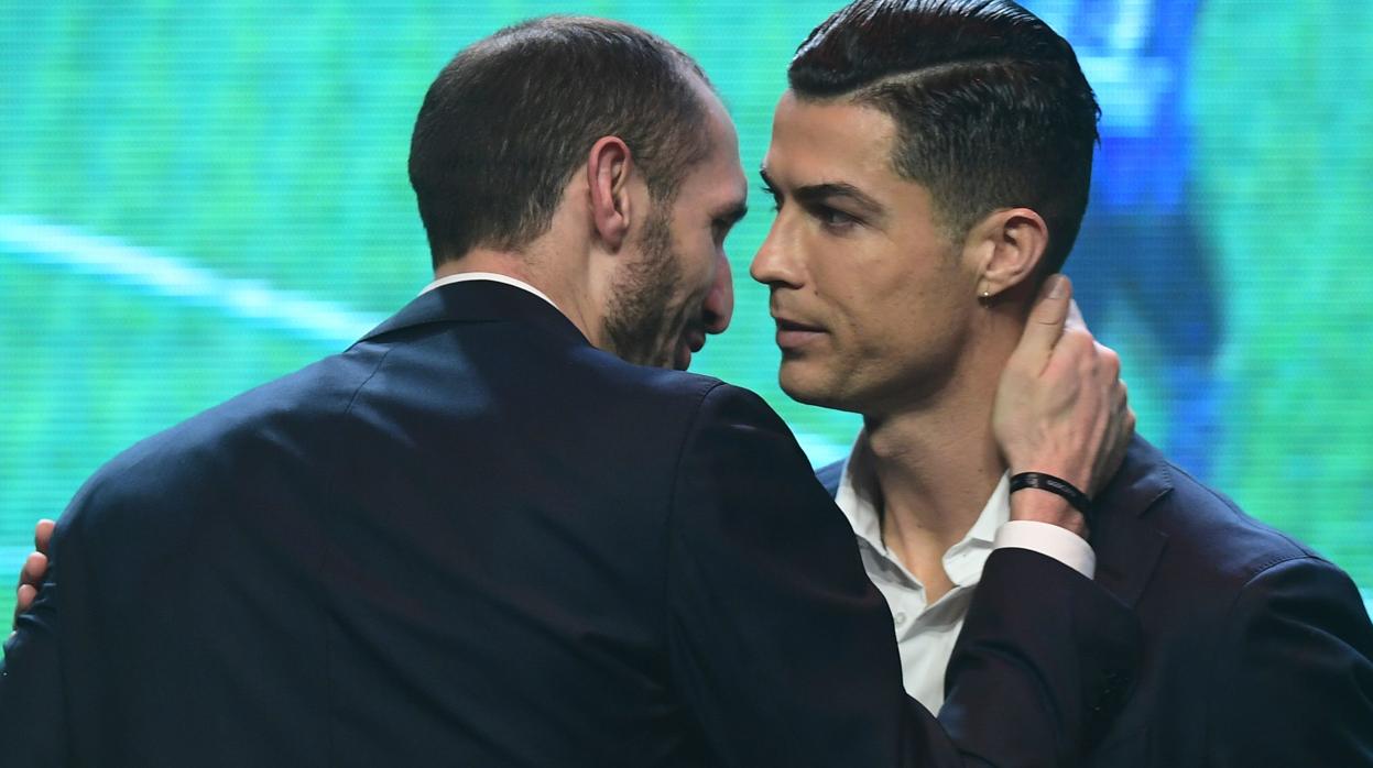 Chiellini y Cristiano, en la gala de premios del Calcio