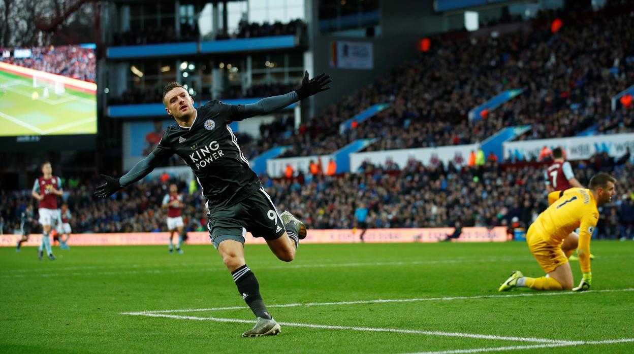 Vardy celebra uno de sus goles frente al Aston Villa