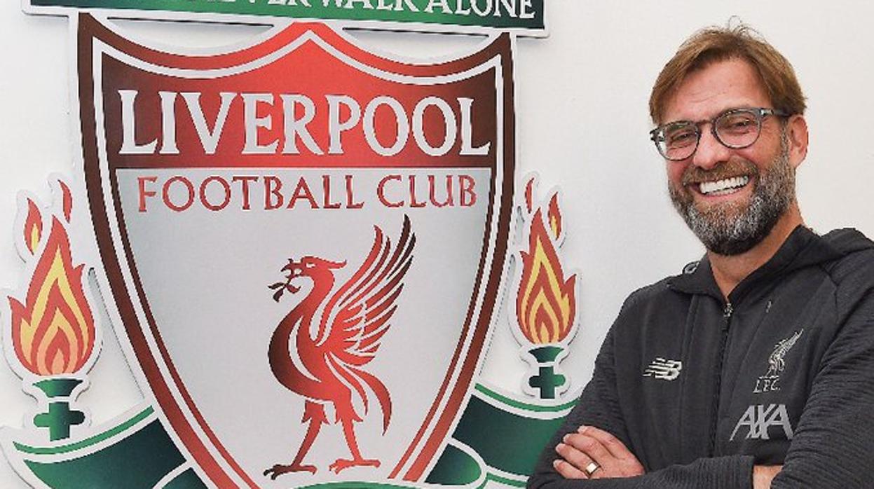 Klopp, en la foto con la que el club ha anunciado su renovación