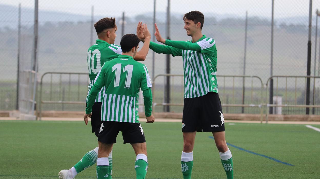 Robert, Raúl García de Haro y Julio Alonso celebran uno de los goles en Córdoba