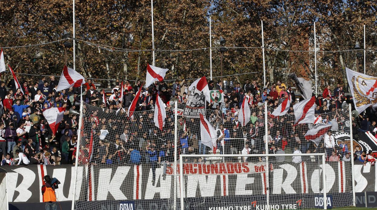 Cuando la ultraderecha también habitaba en la grada de Vallecas