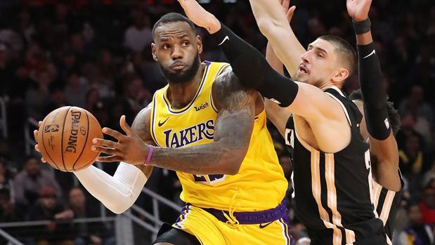 LeBron y los Lakers sufren pero no dejan de ganar