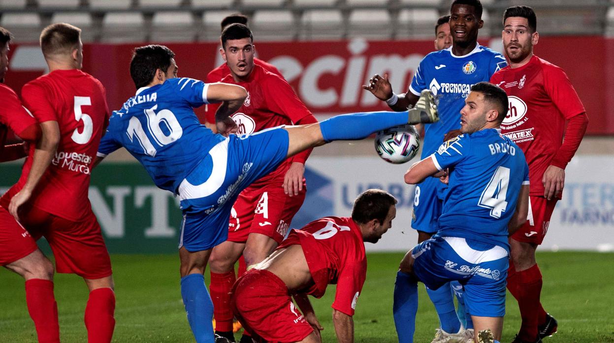 El Getafe y el Mallorca sufren ante dos Terceras pero pasan