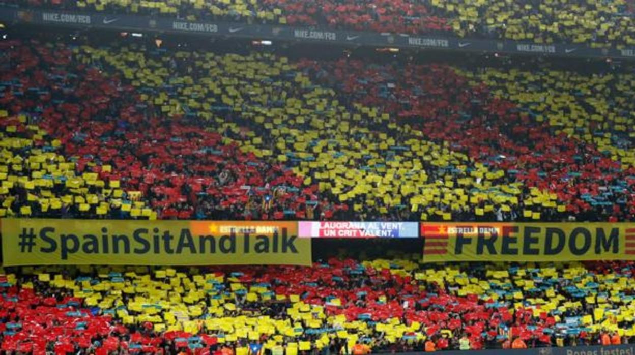 ¿Debe ser sancionado el Barça por las pancartas mostradas en el Camp Nou?