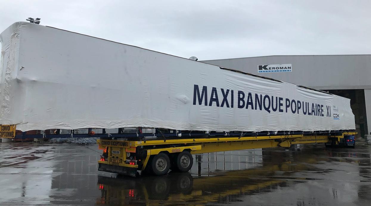 Llega a Lorient el casco del central del nuevo Ultim 32/23 «Banque Populaire XI»