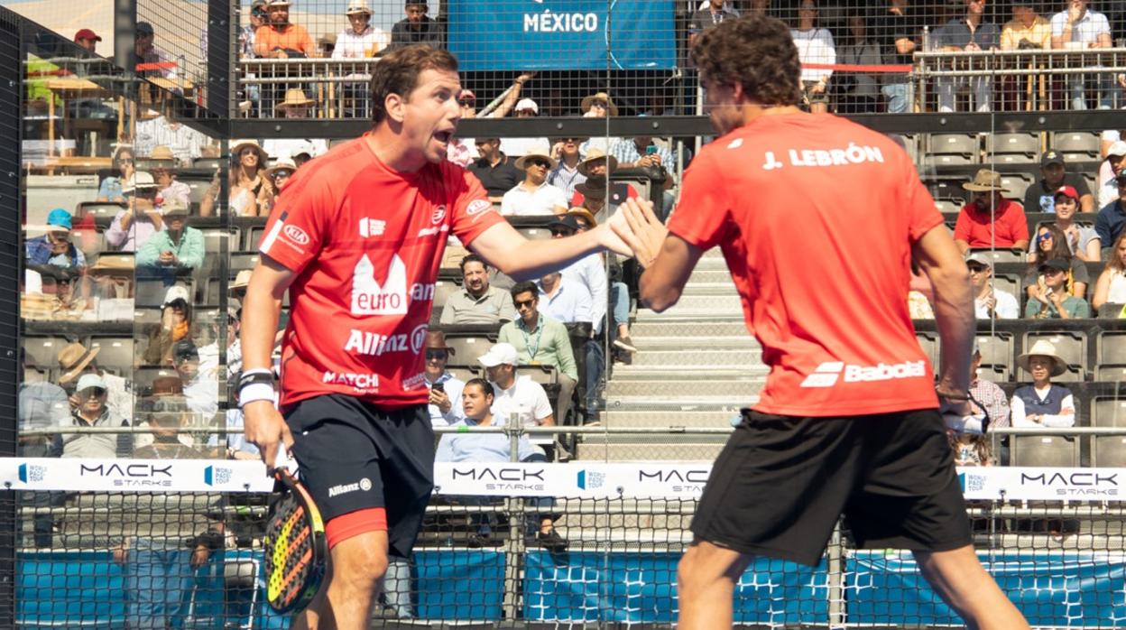 Paquito Navarro y Juan Lebrón durante un partido.