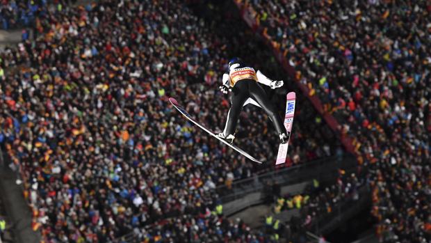 El japonés Kobayashi, primer líder del Cuatro Trampolines