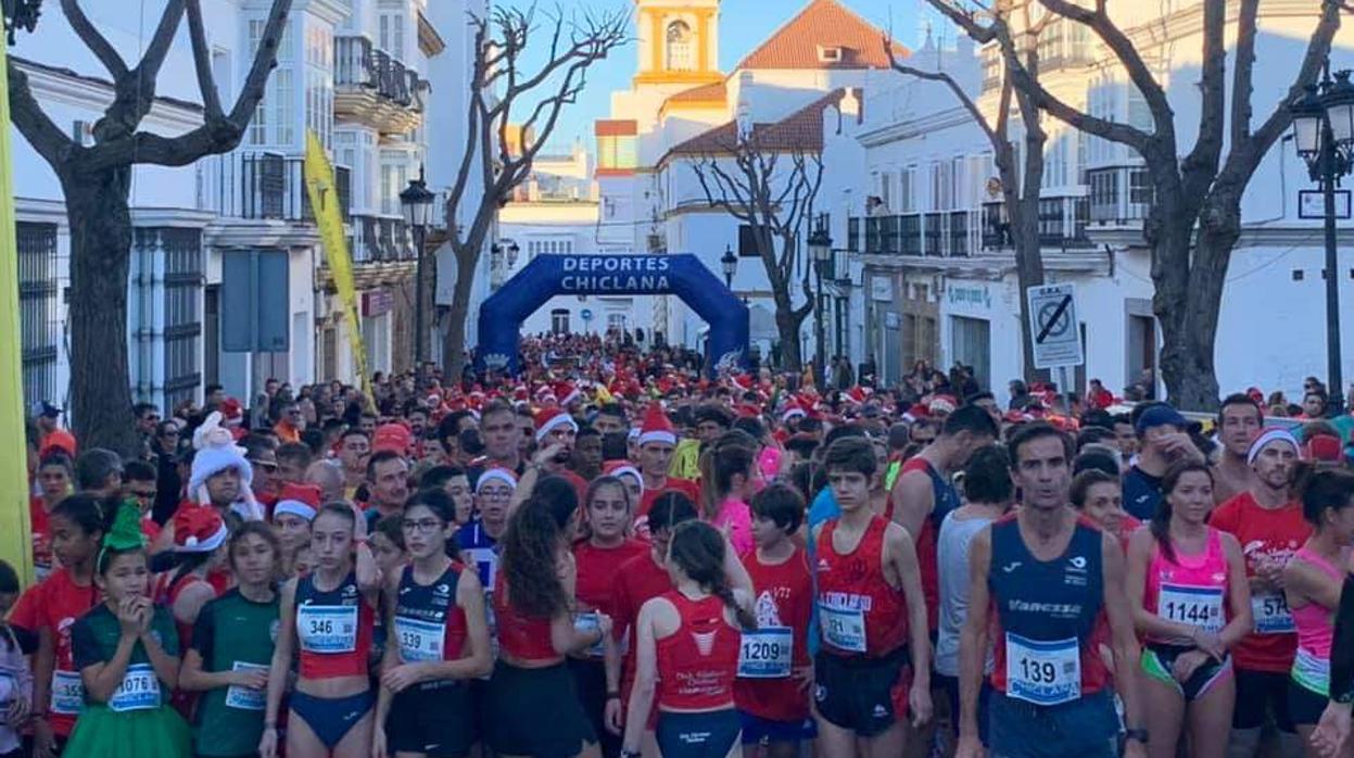 Los participantes antes de tomar la salida desde la cuestra Hormaza.