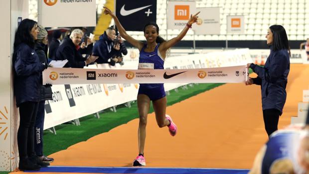 Helen Bekele Tola y Bashir Abdi, campeones en Vallecas