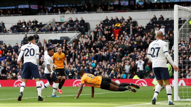 Raúl Jiménez ahoga la pólvora del Tottenham