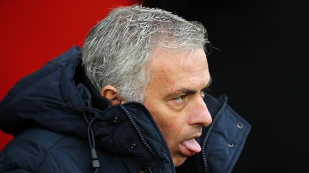 Mourinho, amonestado por espiar al rival: «Lo merecía porque fui grosero, pero lo fui con un idiota»