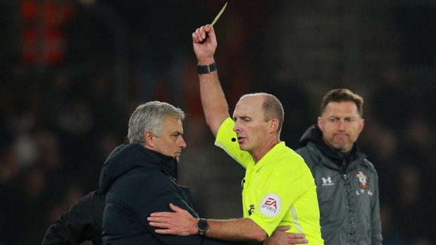 Los banquillos de la Premier, una silla eléctrica