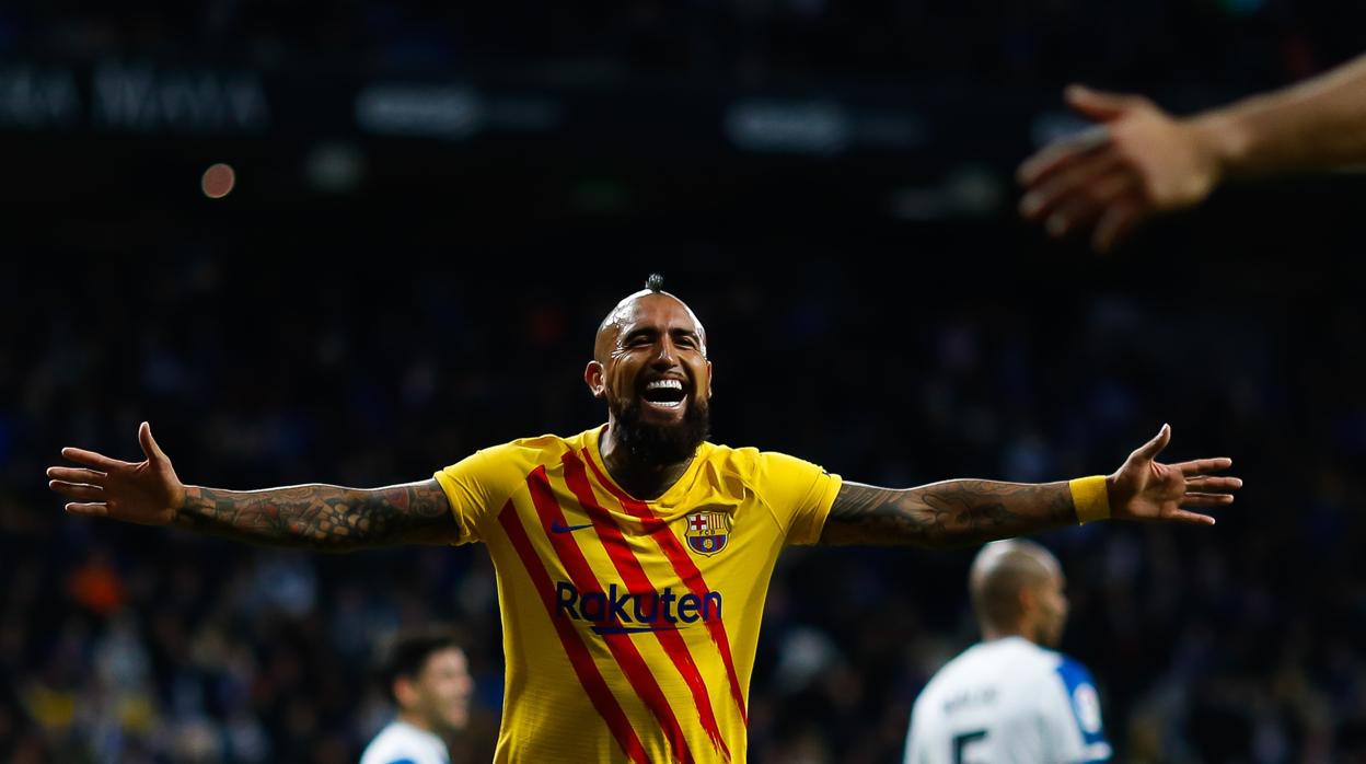 Arturo Vidal celebra su gol ante el Espanyol