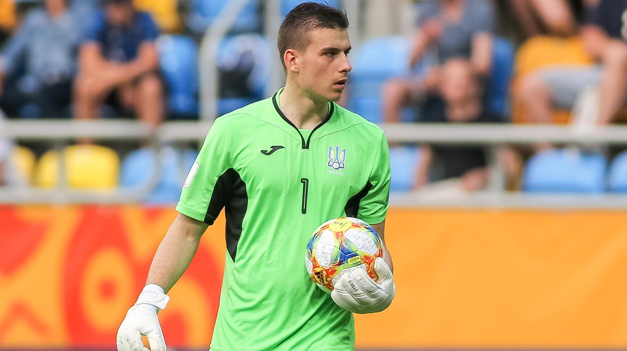 El Real Madrid cede a Lunin al Oviedo