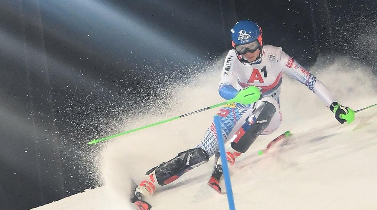 Vlhova repite triunfo en el slalom de Flachau