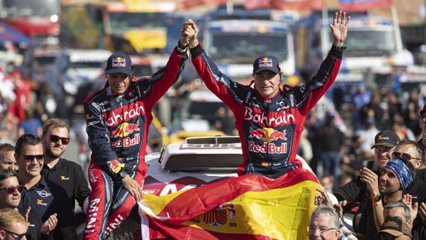 Carlos Sainz gana su tercer Dakar y vuelve a hacer historia con 57 años