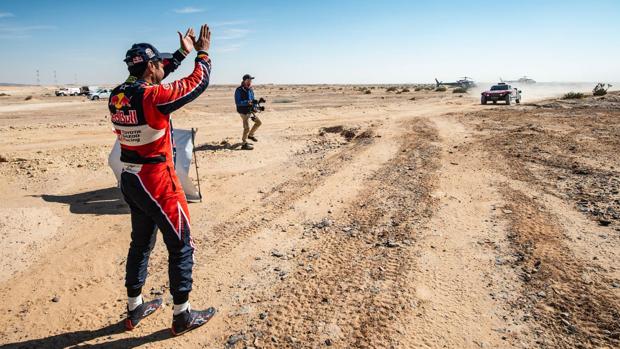 El subcampeón del Dakar, el primero en abrazar a Sainz