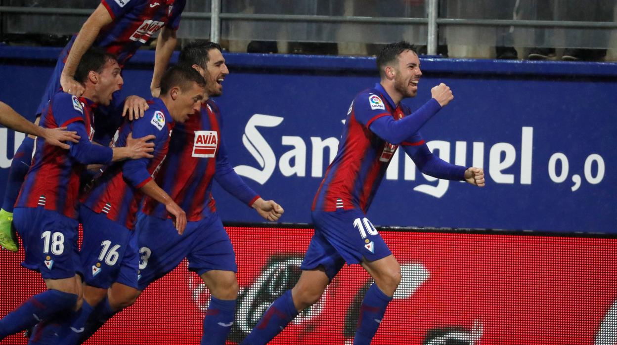 Gol de Edu Expósito (2-0) en el Eibar 2-0 Atlético