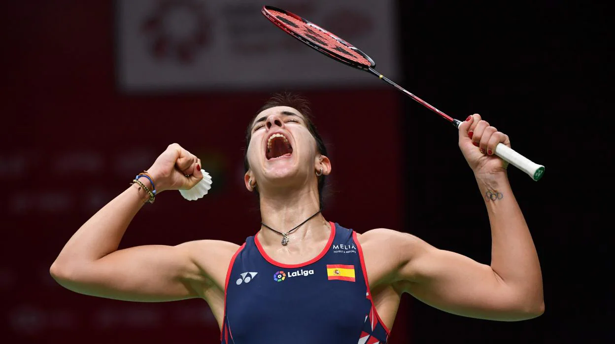 Carolina Marín celebra durante la semifinal en el Master de Indonesia