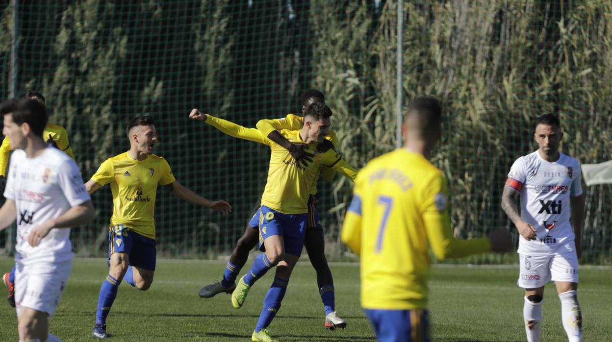 Partido Cádiz B-Yeclano