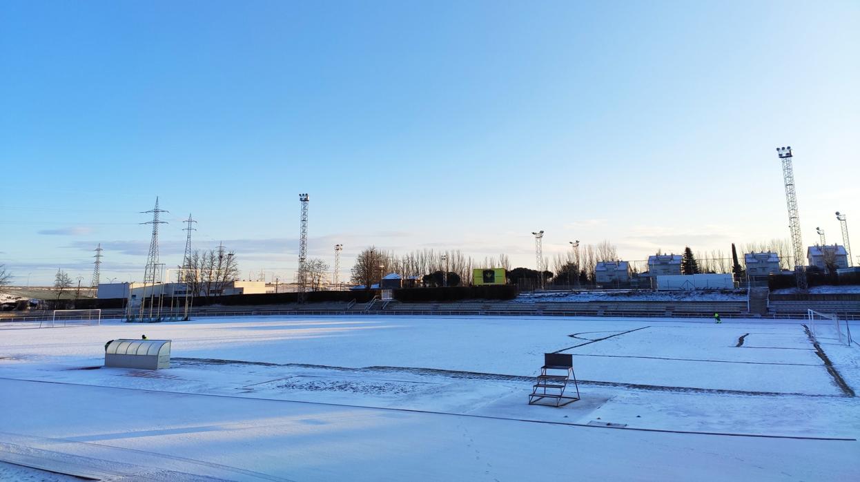 Las Pistas del Helmántico amanecen nevadas a un día de recibir al Real Madrid