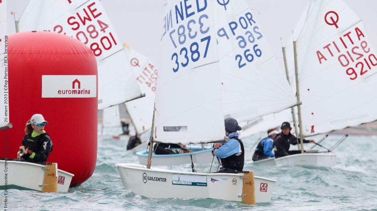 Rocco Wright y Lisa Vucetti llegan líderes a la última jornada del Trofeo Euromarina Optimist Torrevieja