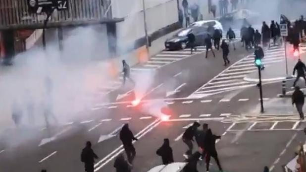 Pelea entre ultras del Valencia y del Barcelona, y del Espanyol y el Athletic