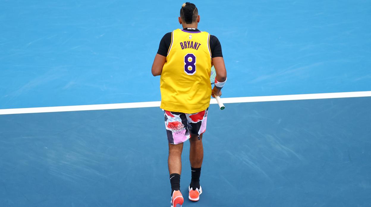 Kyrgios hizo el calentamiento ante Nadal con una camiseta de Kobe Bryant