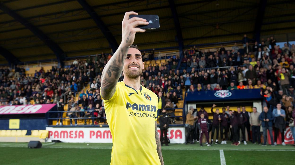 Alcácer, durante su presentación con el Villarreal