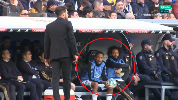 La divertida escena de Militao y Marcelo observando a Simeone