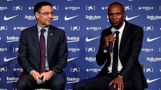 Bartomeu llama a Messi y Abidal para mediar en la crisis