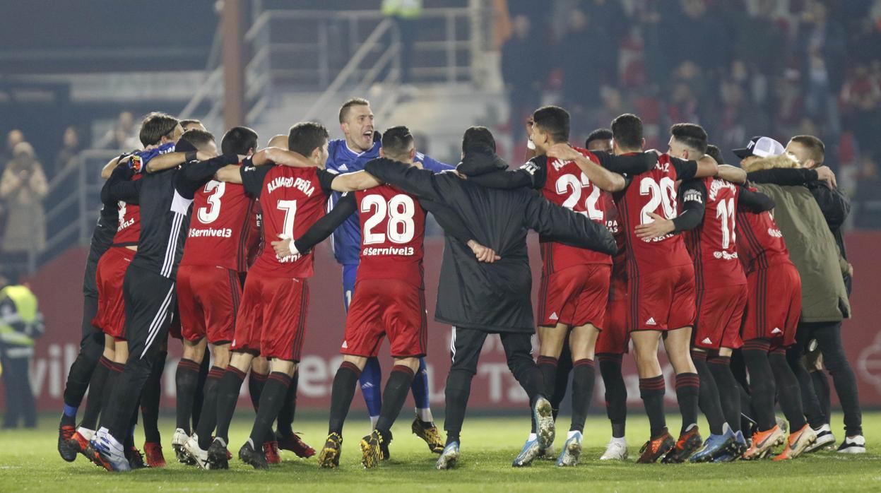 Los jugadores del Mirandés celebran la clasificación para las semifinales de la Copa del Rey