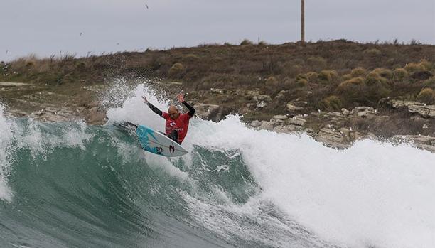 Una marejada de cuatro metros augura olas épicas en el RIP Curl Santa Marina