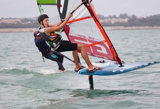 Martina Reino y Ricard Castellví, líderes del Campeonato de España de Láser Radial