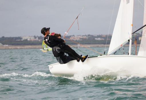 Martina Reino y Ricard Castellví, líderes del Campeonato de España de Láser Radial