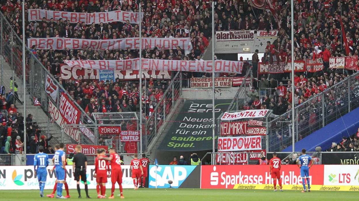 Bochorno en la Bundesliga y ejemplar reacción del Bayern Múnich