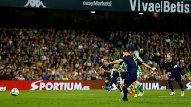 Gol de Benzema (1-1) en el Betis - Real Madrid