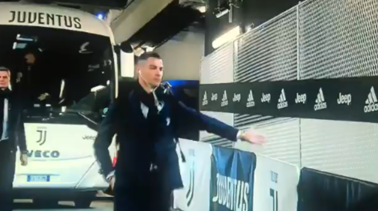 Cristiano Ronaldo inventa una afición invisible por el coronavirus