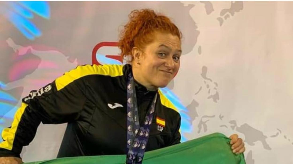 La gaditana Mila Cuevas logra el Campeonato de Europa del Máster de Powerlifting