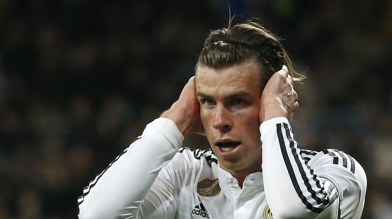 Bale pone bares de golf