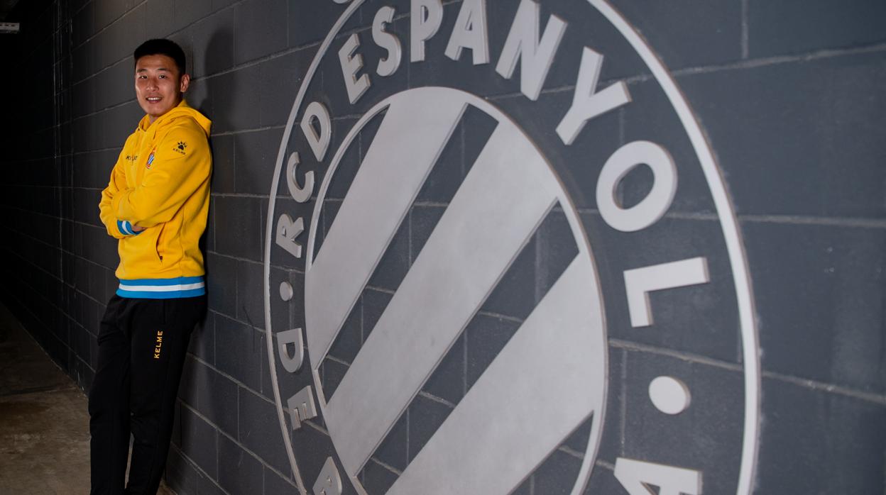 Wu Lei en el estadio de Cornellá