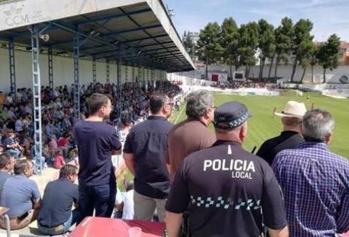 El campo del Villarrobledo, equipo de Segunda B, abarrotado de público