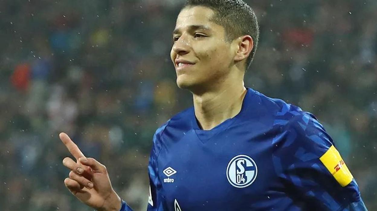 El Schalke sanciona a un jugador por estar de fiesta en un bar en pleno confinamiento